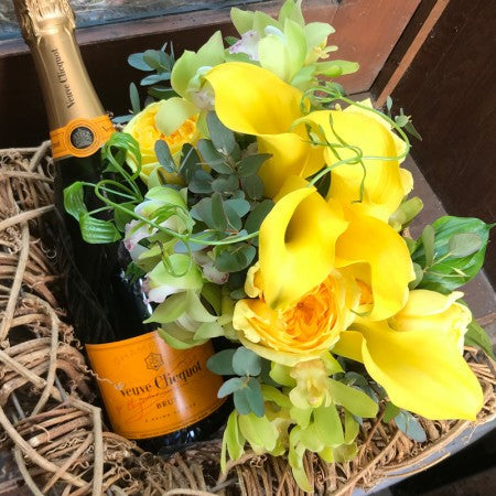 お誕生日のプレゼント大人気!高級シャンパンとお花のギフト特集