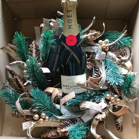 クリスマス前のプレゼントに最適!リースとワイン・シャンパンギフト