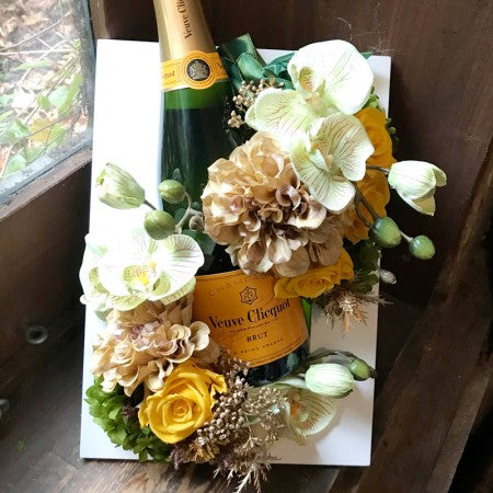 誕生日プレゼントに大人気!シャンパン ヴーヴクリコとお花のギフト