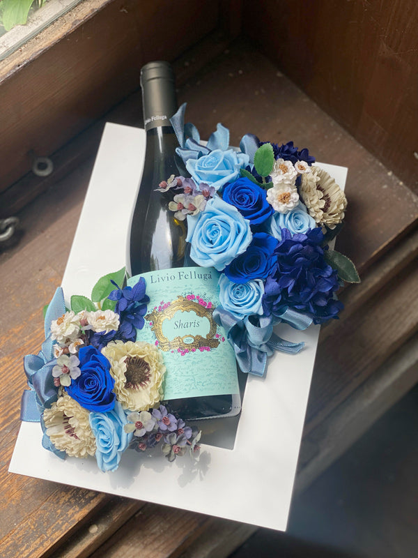 就任御祝い、誕生日プレゼントに!イタリア フリウリ白ワインとプリザーブドフラワーの額縁アレンジ(ブルー)