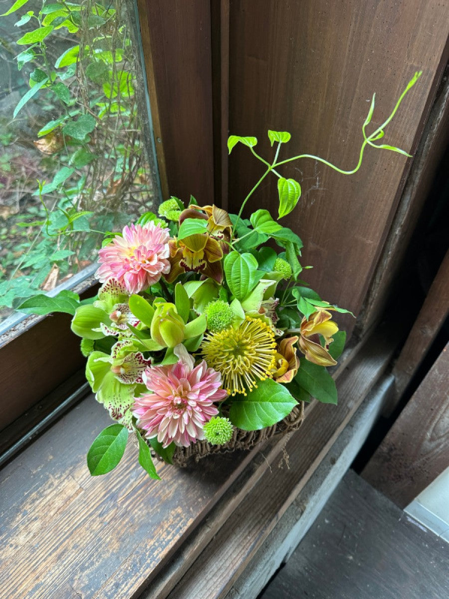 お任せ秋色アレンジメント(イエロー)開店祝いやお誕生日プレゼントに!