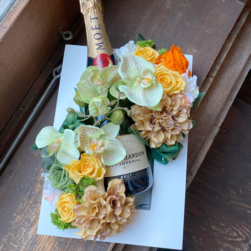 受章祝い 記念のお祝いに!シャンパンモエとプリザーブドフラワーの額縁