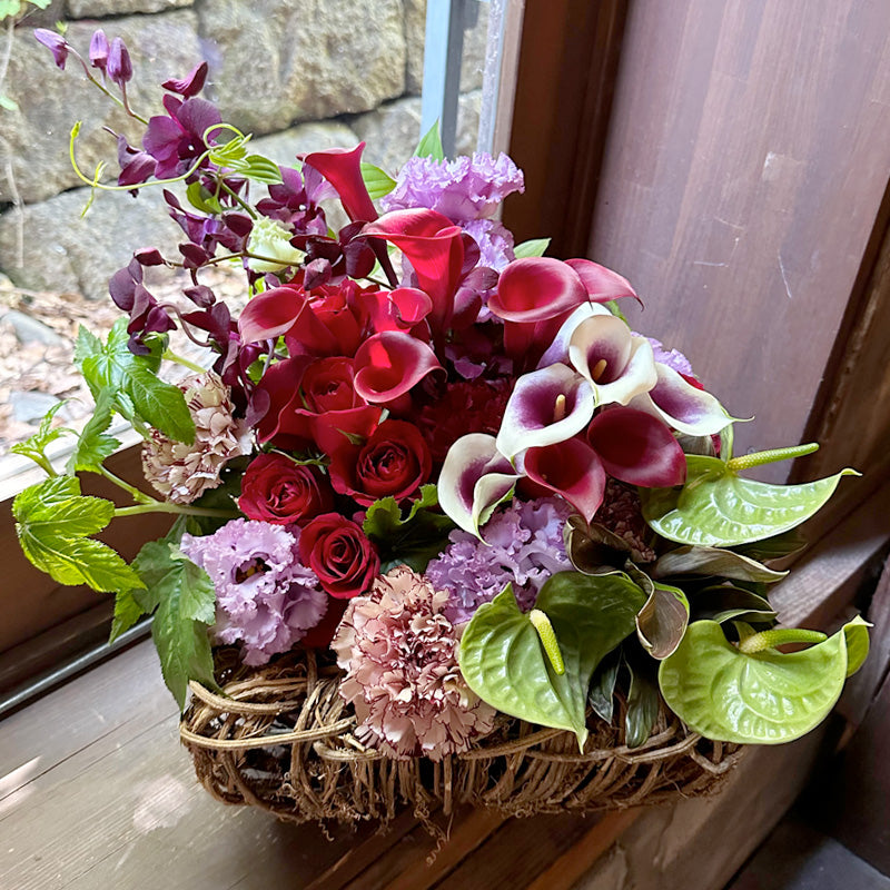 開店祝いや改装祝いに!お任せ シックな色合いの横型アレンジ