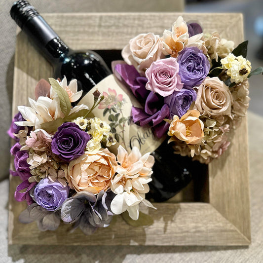 古希祝いにおすすめ!バラのラベルのスペインオーガニック赤ワインとプリザーブドフラワーの額縁アレンジ