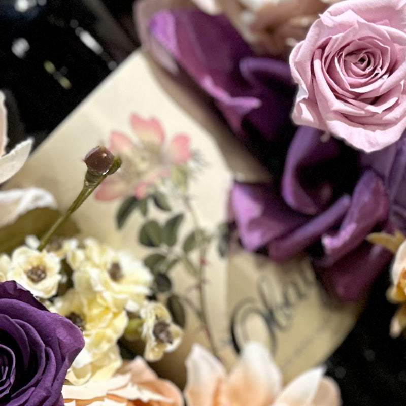 古希祝いにおすすめ!バラのラベルのスペインオーガニック赤ワインとプリザーブドフラワーの額縁アレンジ