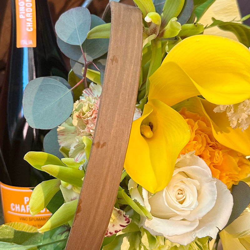 男性へのプレゼントに!美味しいイタリアスパークリングワインとお花のアレンジセット(イエロー)